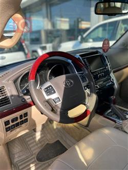 تۆیۆتا لاند کروزەر